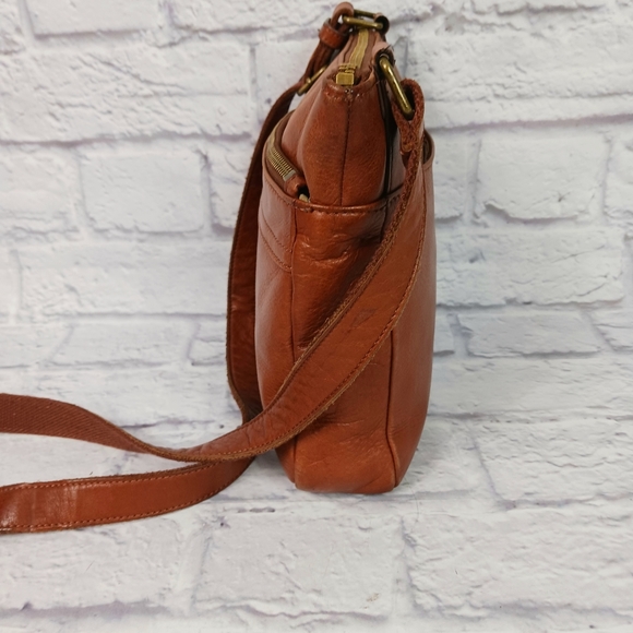 Margot cognac leather crossbody bag - Picture 4 of 15